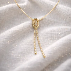 Collier Medan textile gris pendentif ovale pavé zirconiums chaînes coulissantes dorées