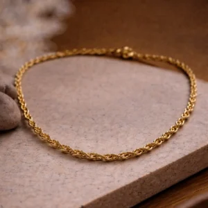 Collier Wakai doré à chaîne tressée sur pierre