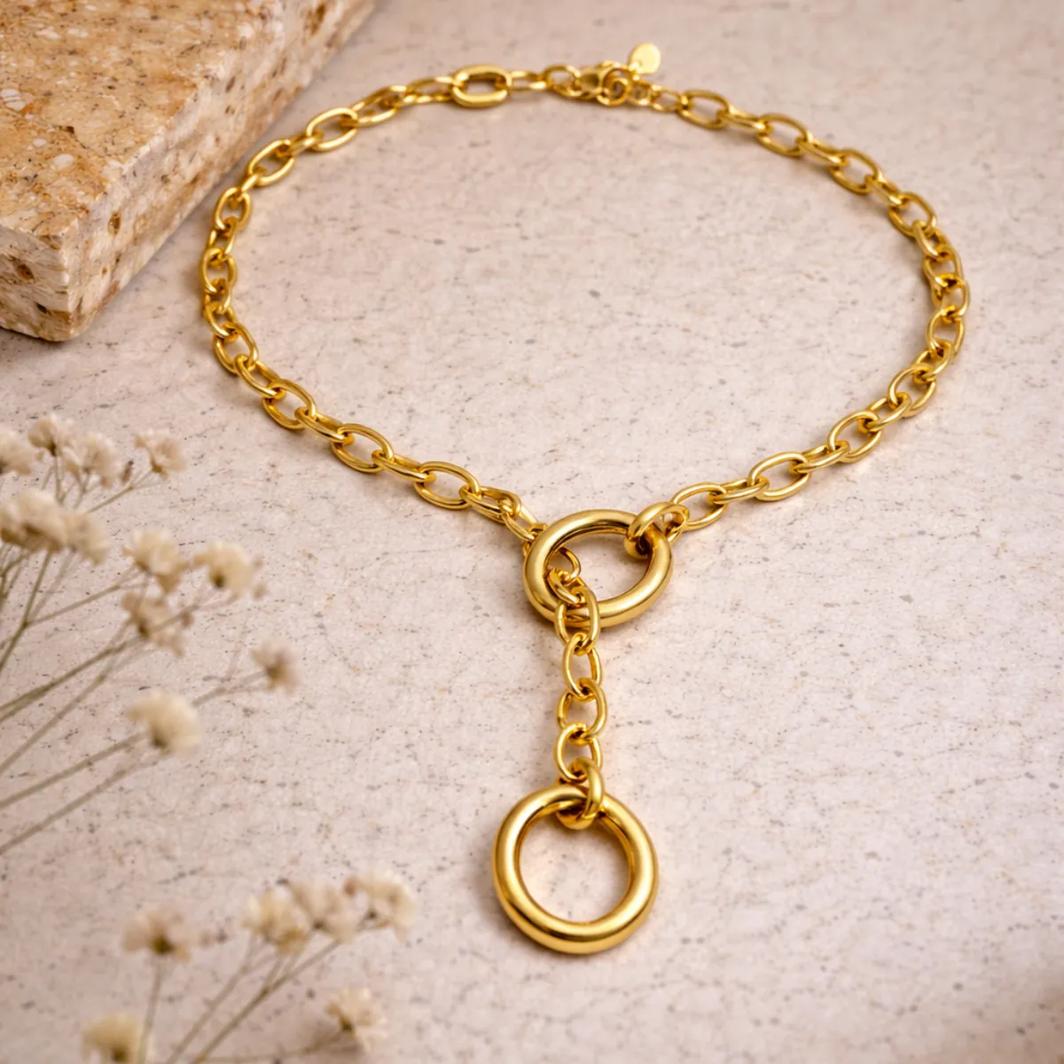 Collier Dune chaîne maille marine dorée pendentif cercle fermoir T-bar fleurs séchées